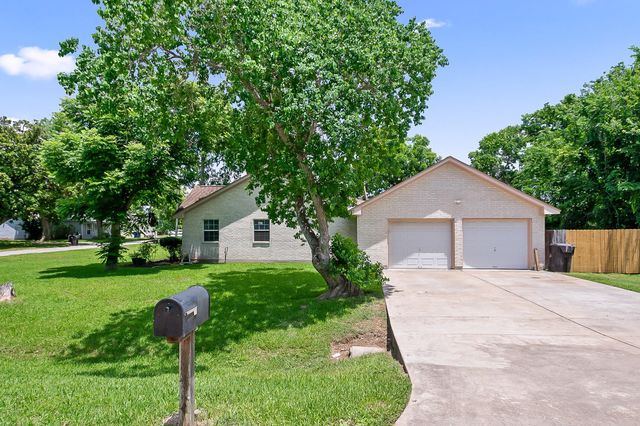 207 Centre Street, Brazoria, TX 77422