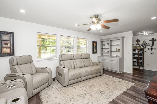 207 Centre Street, Brazoria, TX 77422