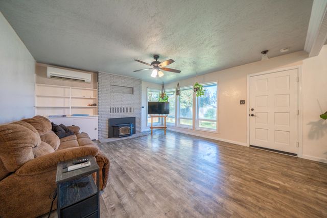 6210 Dolores Avenue, Anderson, CA 96007