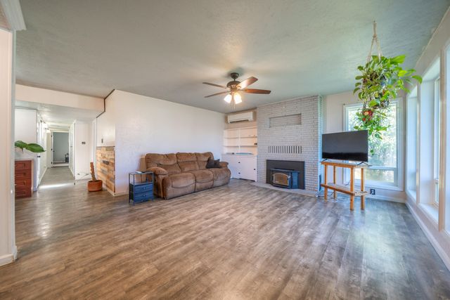 6210 Dolores Avenue, Anderson, CA 96007