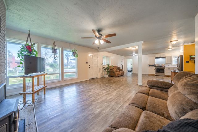 6210 Dolores Avenue, Anderson, CA 96007