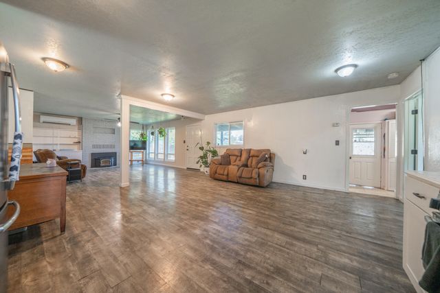 6210 Dolores Avenue, Anderson, CA 96007