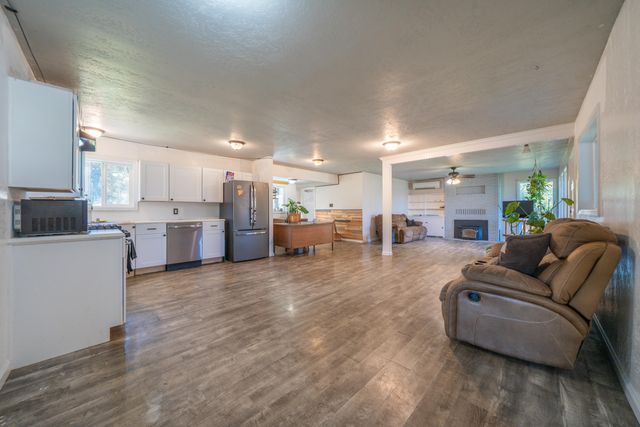 6210 Dolores Avenue, Anderson, CA 96007