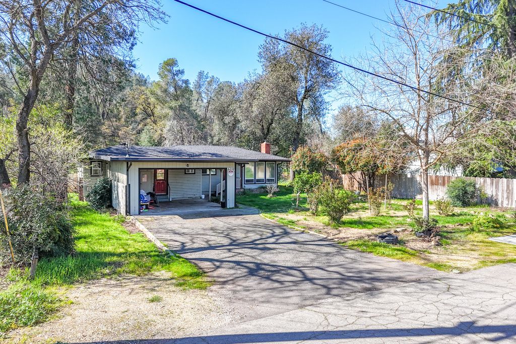 6210 Dolores Avenue, Anderson, CA 96007
