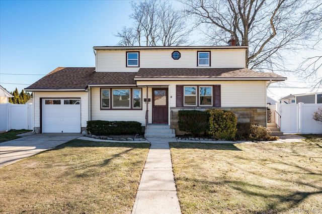 16 Seneca Drive, Massapequa, NY 11758