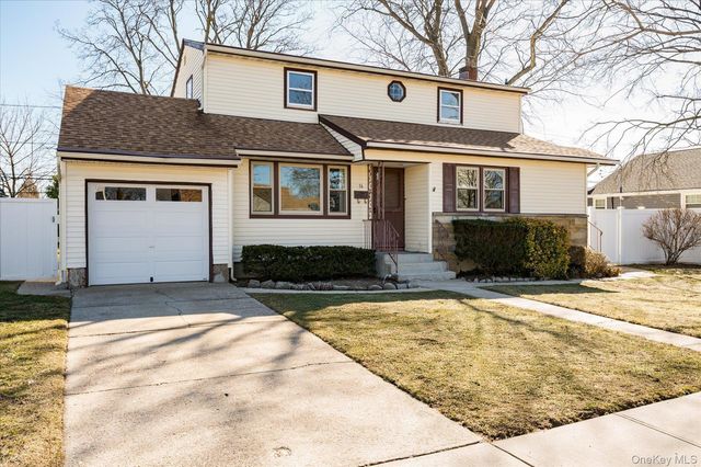 16 Seneca Drive, Massapequa, NY 11758