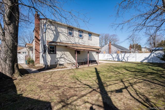 16 Seneca Drive, Massapequa, NY 11758