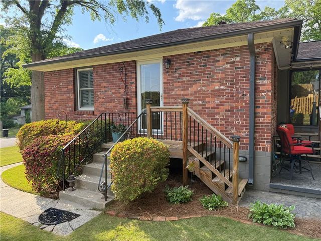 3195 Woodview Drive SE, Smyrna, GA 30082