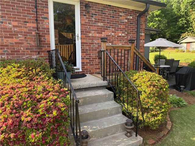 3195 Woodview Drive SE, Smyrna, GA 30082
