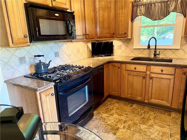 3195 Woodview Drive SE, Smyrna, GA 30082