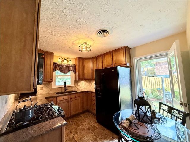 3195 Woodview Drive SE, Smyrna, GA 30082
