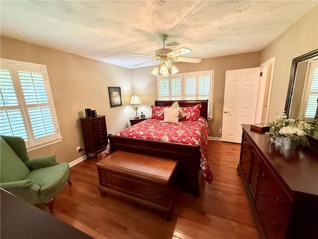 3195 Woodview Drive SE, Smyrna, GA 30082