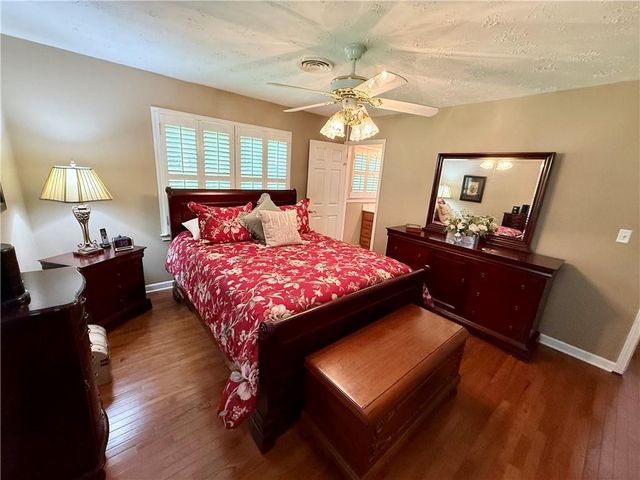 3195 Woodview Drive SE, Smyrna, GA 30082