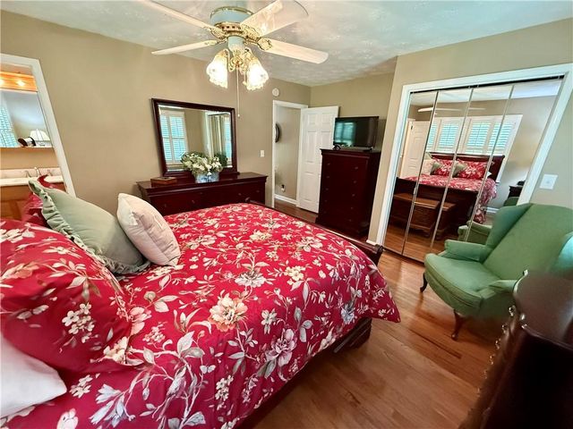 3195 Woodview Drive SE, Smyrna, GA 30082
