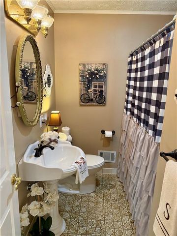 3195 Woodview Drive SE, Smyrna, GA 30082
