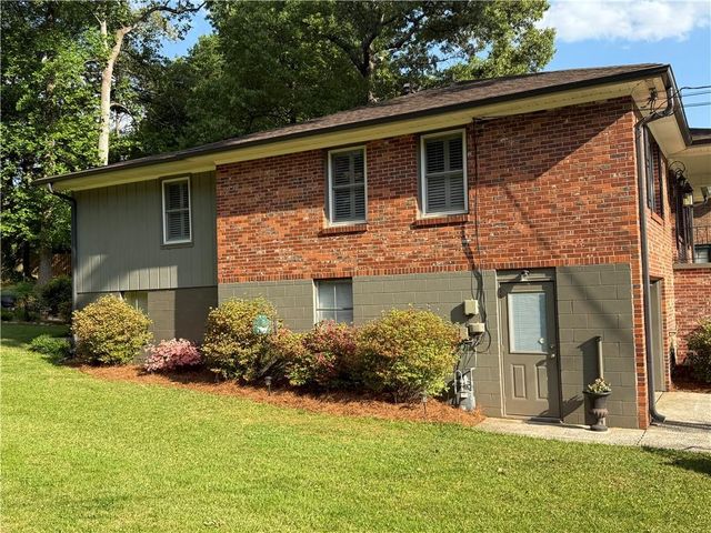 3195 Woodview Drive SE, Smyrna, GA 30082