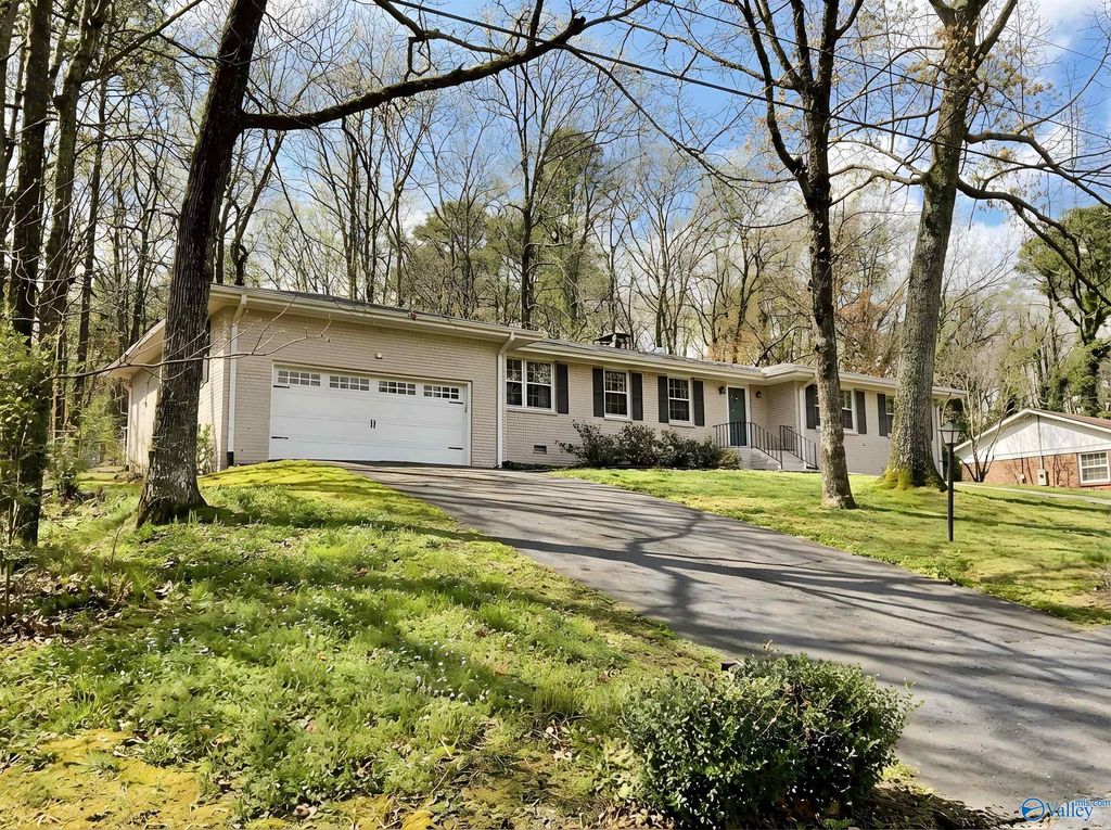 3424 Creek Circle, Guntersville, AL 35976