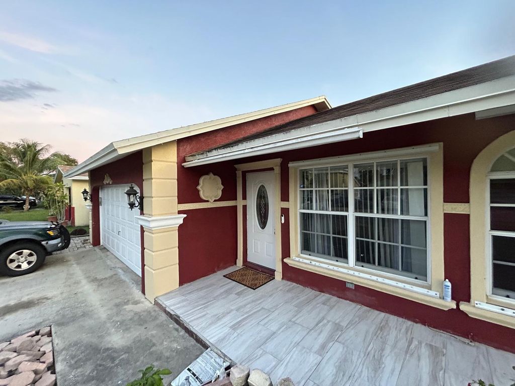 7526 SW 7th Court, North Lauderdale, FL 33068