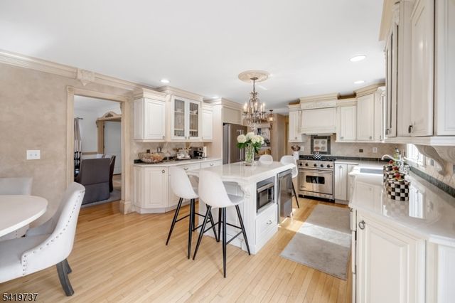 4 Michele Ct, Wayne Twp., NJ 07470