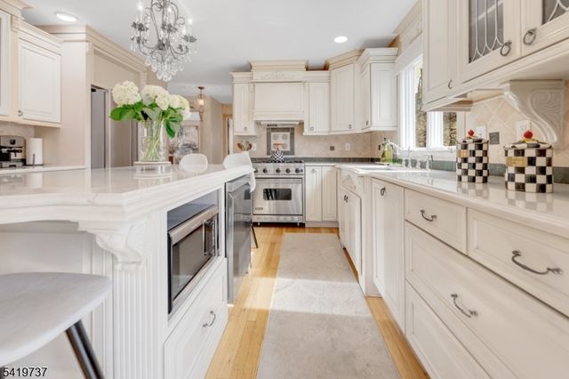 4 Michele Ct, Wayne Twp., NJ 07470
