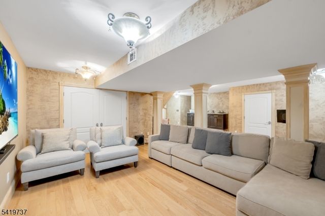 4 Michele Ct, Wayne Twp., NJ 07470
