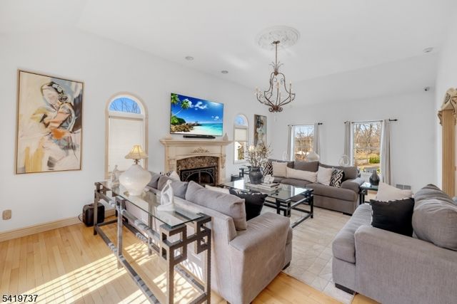 4 Michele Ct, Wayne Twp., NJ 07470