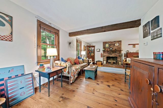 81 Furnace St, Marshfield, MA 02050