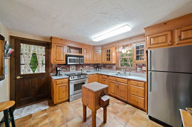 81 Furnace St, Marshfield, MA 02050