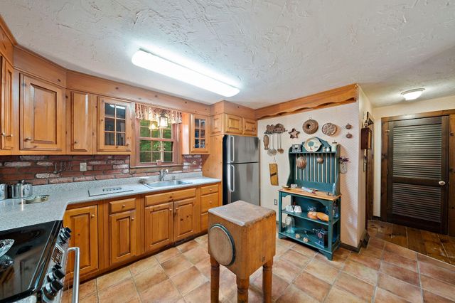 81 Furnace St, Marshfield, MA 02050