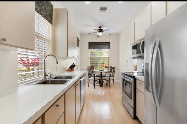 1092 Bedford Avenue, Palm Beach Gardens, FL 33403