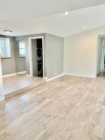 183 Grove Avenue C, Des Plaines, IL 60016