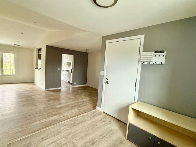 183 Grove Avenue C, Des Plaines, IL 60016