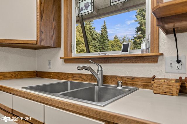 12841 Johns Road, Anchorage, AK 99515