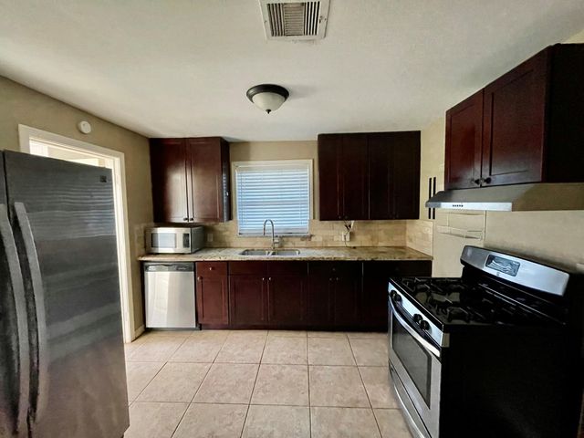 206 Frawley Street, Houston, TX 77009