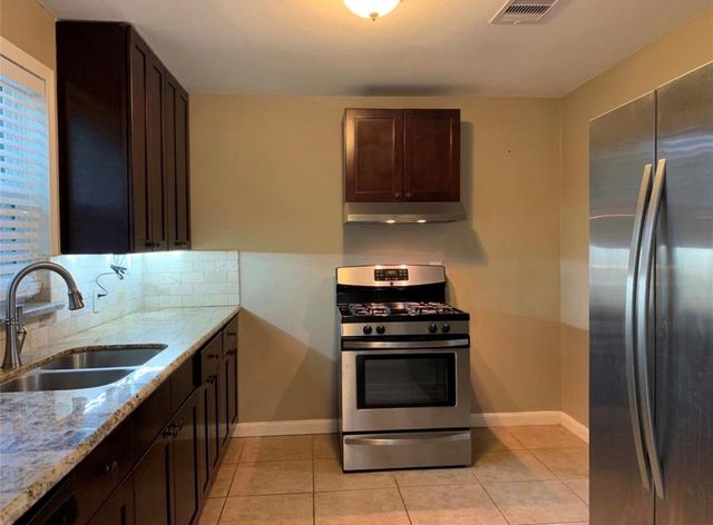 206 Frawley Street, Houston, TX 77009