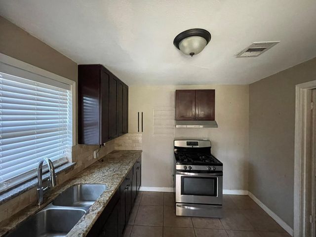 206 Frawley Street, Houston, TX 77009