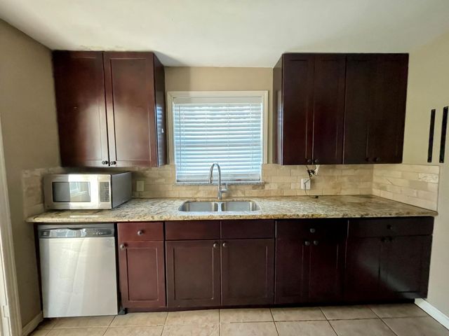206 Frawley Street, Houston, TX 77009