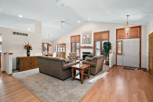 18227 Hummingbird Drive, Tinley Park, IL 60487