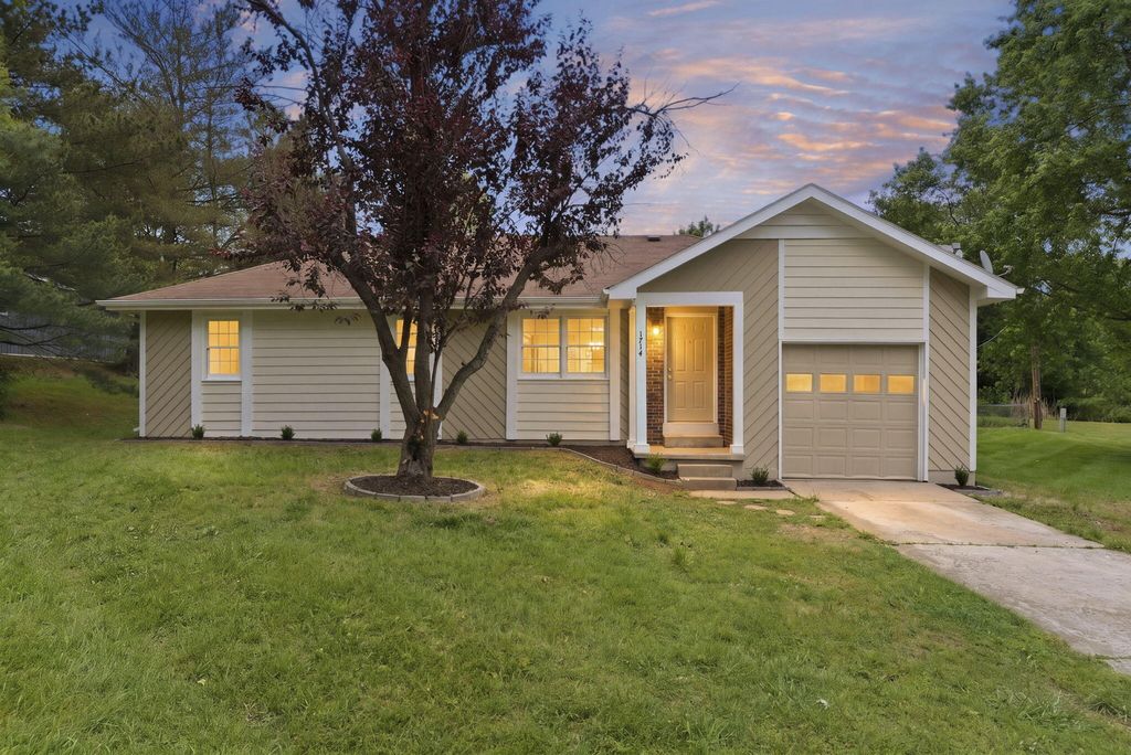 1714 Clearwater Circle, Ozark, MO 65721