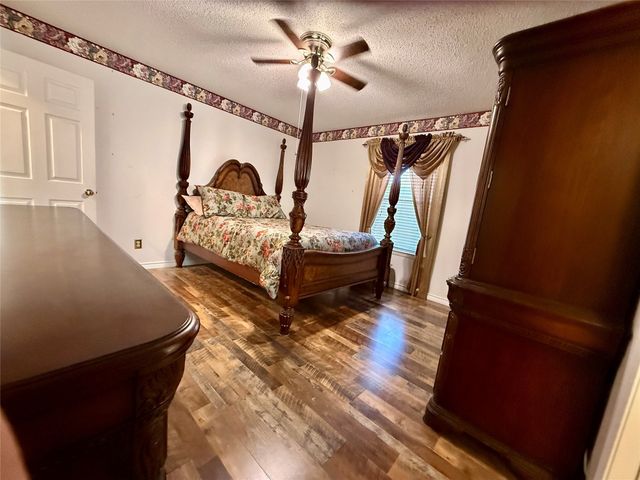 300 Denton Court, Collinsville, TX 76233