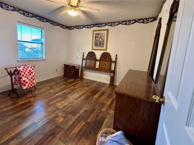 300 Denton Court, Collinsville, TX 76233