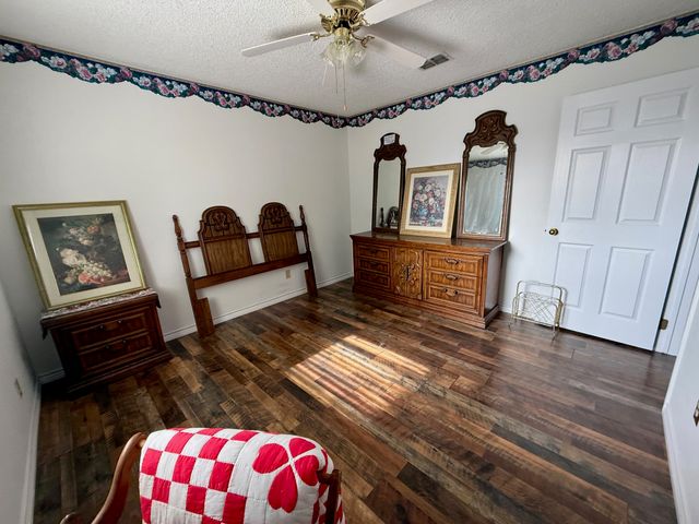 300 Denton Court, Collinsville, TX 76233