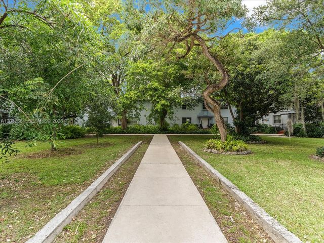 5625 SW 80th Street 113B, Miami, FL 33143