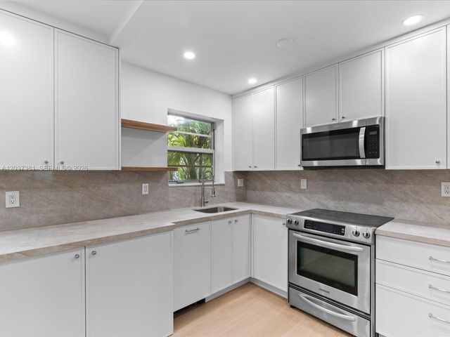 5625 SW 80th Street 113B, Miami, FL 33143