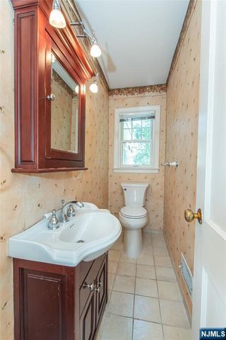 42 Valley View Terrace, Wayne, NJ 07470