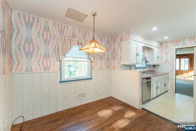 42 Valley View Terrace, Wayne, NJ 07470