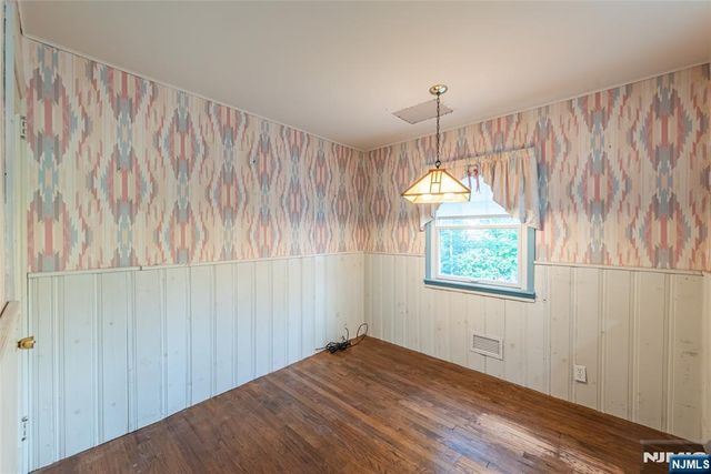 42 Valley View Terrace, Wayne, NJ 07470