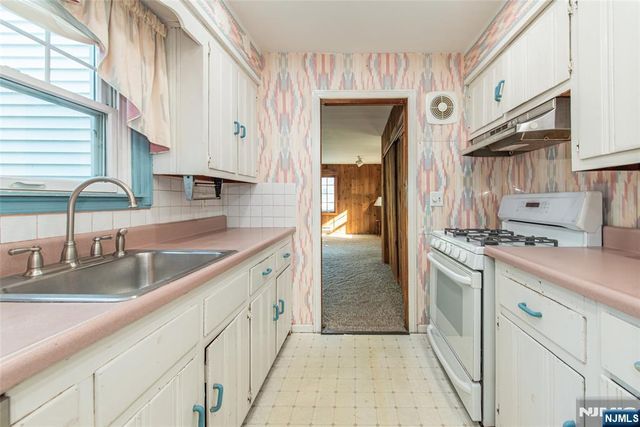 42 Valley View Terrace, Wayne, NJ 07470