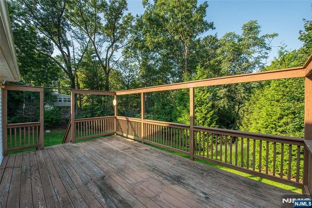 42 Valley View Terrace, Wayne, NJ 07470