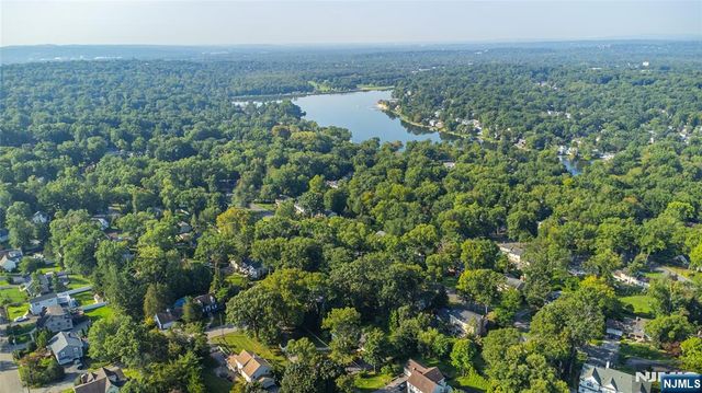 42 Valley View Terrace, Wayne, NJ 07470
